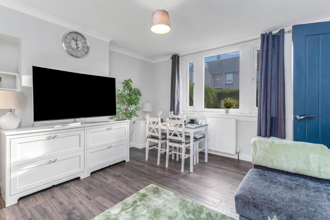 Modern & Spacious 2 Bedroom House - Free Parking - Front & Back Garden - Private Main Door Entrance Edinburgh Exterior foto