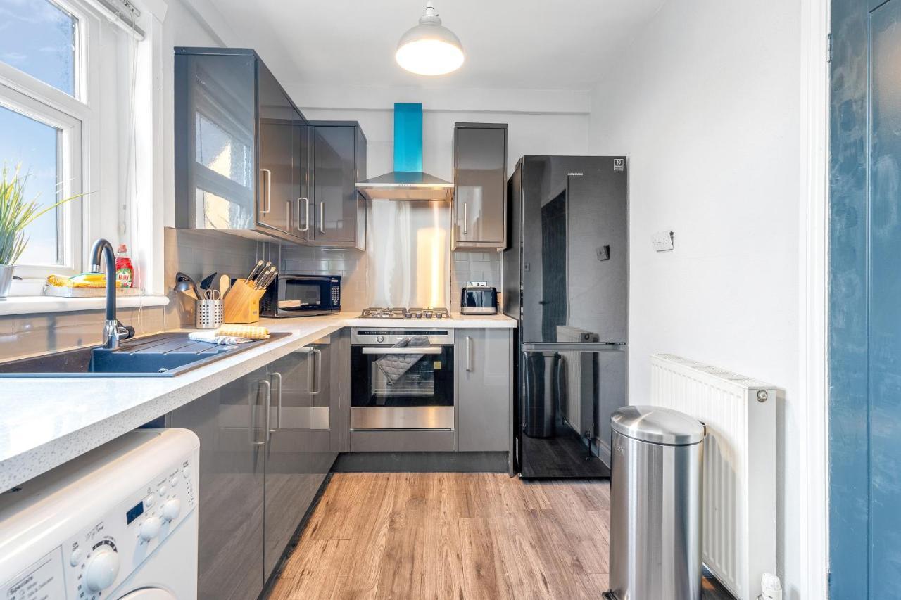 Modern & Spacious 2 Bedroom House - Free Parking - Front & Back Garden - Private Main Door Entrance Edinburgh Exterior foto