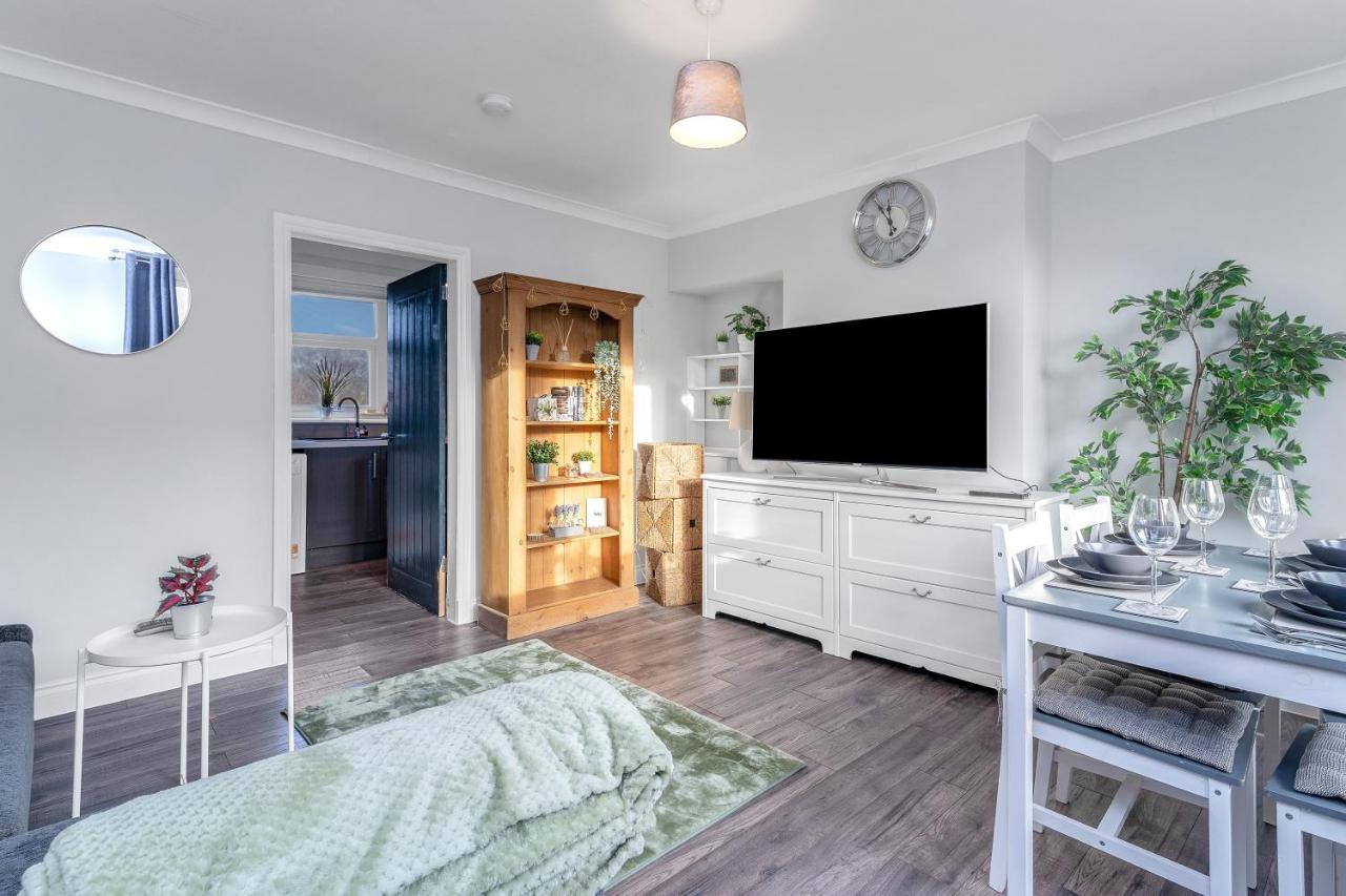Modern & Spacious 2 Bedroom House - Free Parking - Front & Back Garden - Private Main Door Entrance Edinburgh Exterior foto