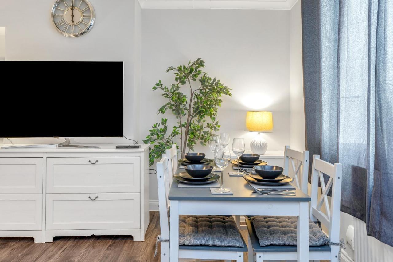 Modern & Spacious 2 Bedroom House - Free Parking - Front & Back Garden - Private Main Door Entrance Edinburgh Exterior foto