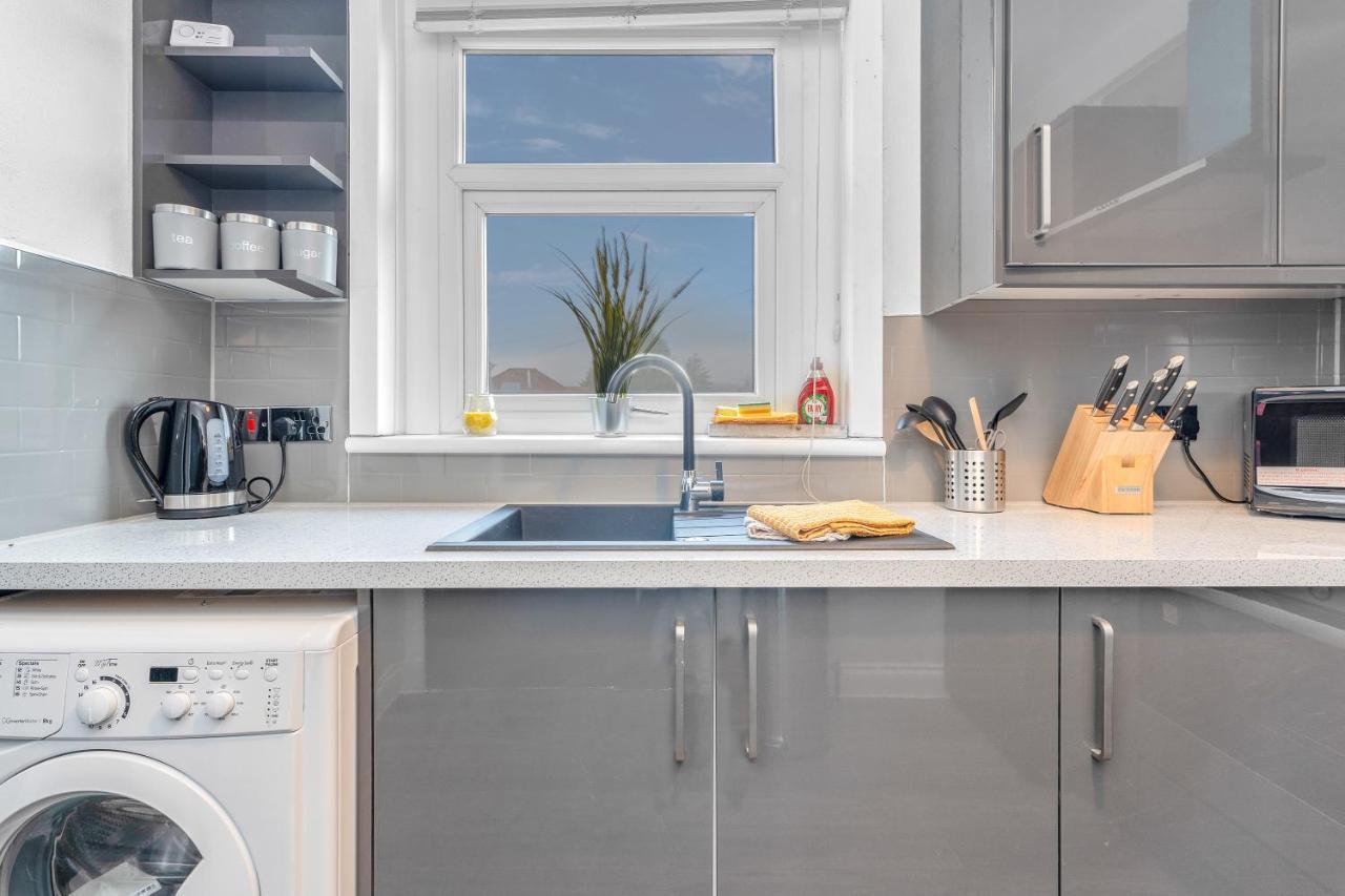 Modern & Spacious 2 Bedroom House - Free Parking - Front & Back Garden - Private Main Door Entrance Edinburgh Exterior foto