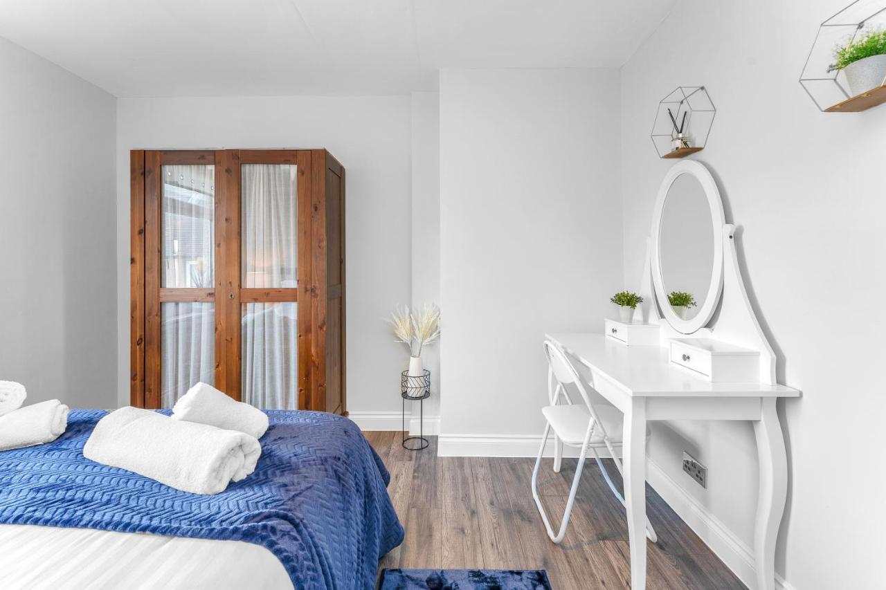 Modern & Spacious 2 Bedroom House - Free Parking - Front & Back Garden - Private Main Door Entrance Edinburgh Exterior foto