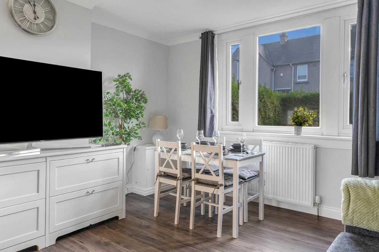 Modern & Spacious 2 Bedroom House - Free Parking - Front & Back Garden - Private Main Door Entrance Edinburgh Exterior foto