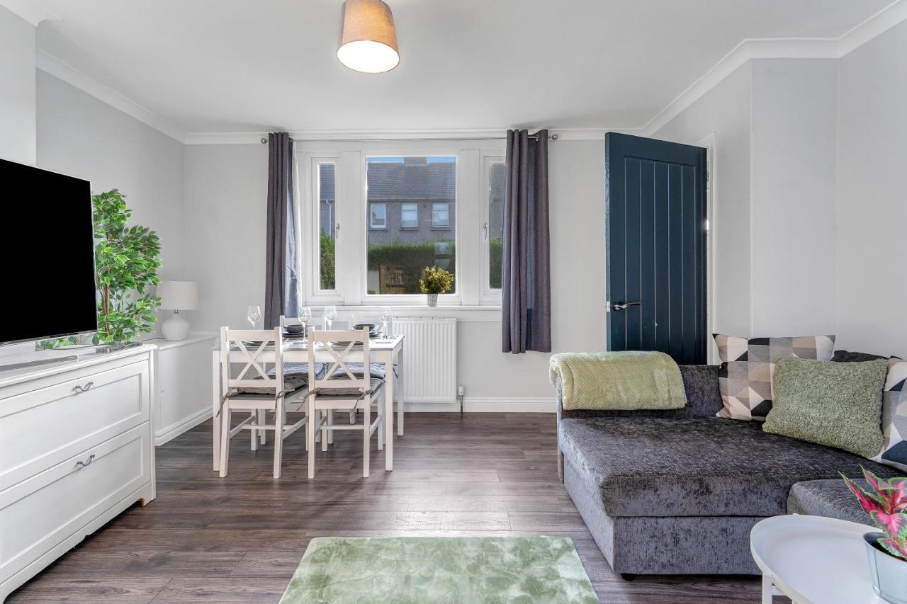Modern & Spacious 2 Bedroom House - Free Parking - Front & Back Garden - Private Main Door Entrance Edinburgh Exterior foto